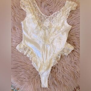 Vintage Samuel Newman cream satin and lace high cut 80’s teddy